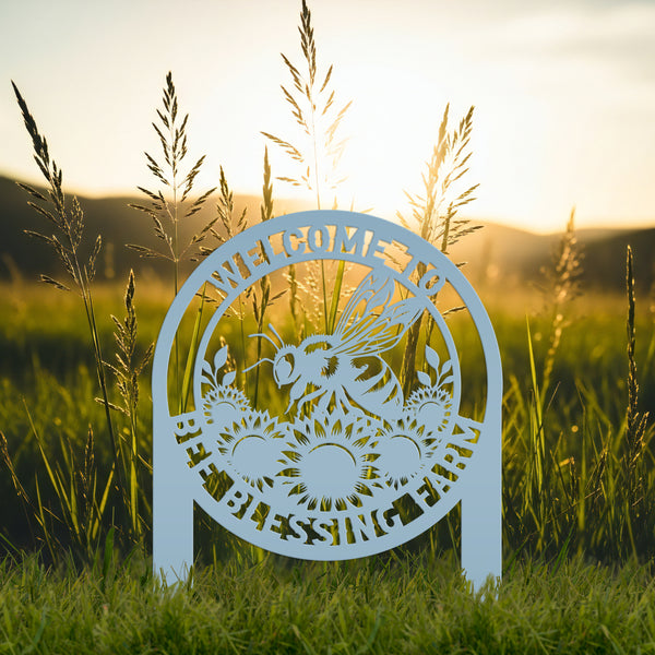 Custom Sunflower Garden Stake with Bee Design - Personalized Metal Yard Art - Honeybee Farmhouse Decor - Unique Farm Sign - Gift for Grandma